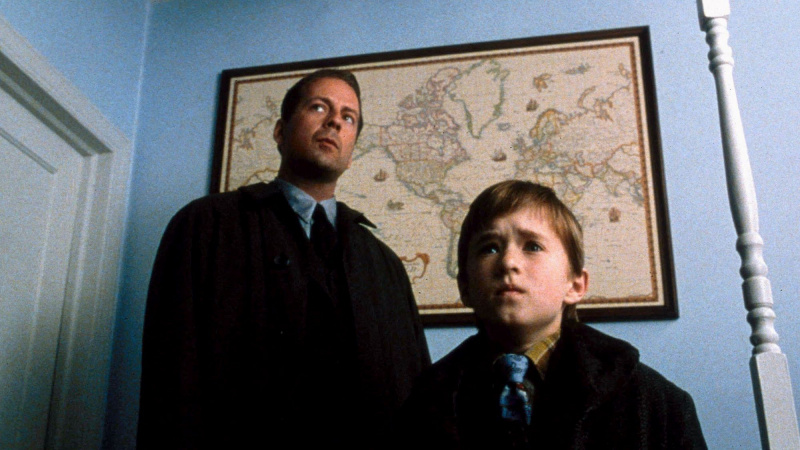   Bruce Willis a Haley Joel Osment vo filme Šiesty zmysel