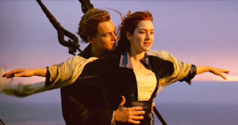   Leonardo DiCaprio ako Jack a Kate Winslet ako Rose vo filme Titanic