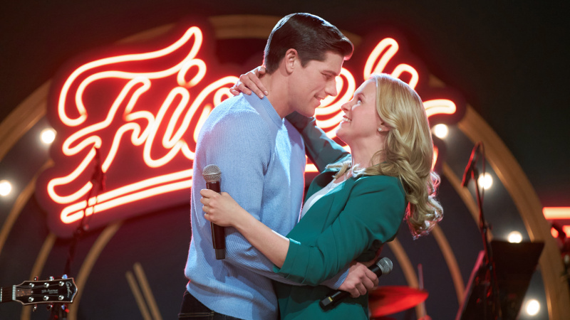 Jordan Litz a Ginna Claire Mason vo filme A Carol for Two