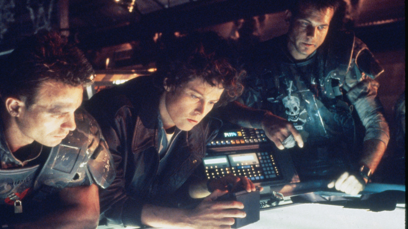   Елън Рипли (Сигорни Уивър) с нейния екип в Aliens.