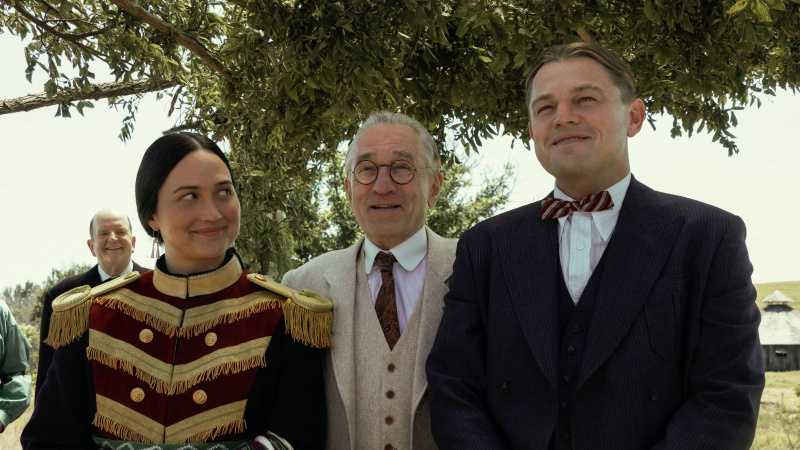   Lily Gladstone, Robert De Niro et Leonardo DiCaprio dans Killers of the Flower Moon