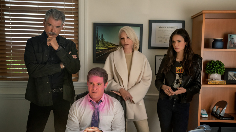 Pierce'as Brosnanas, Adamas Devine'as, Ellen Barkin ir Nina Dobrev filme „The Out-Laws“