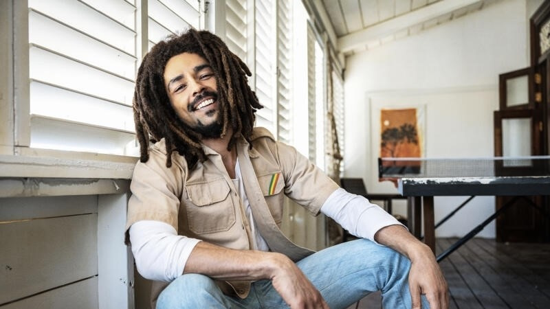  Kingsley Ben-Adir elokuvassa Bob Marley: Yksi rakkaus