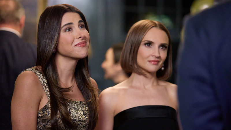 Daniella Monet, Rachael Leigh Cook στην Sisterhood, Inc.