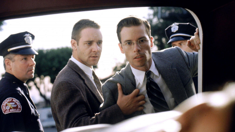   Ο Ράσελ Κρόου και ο Γκάι Πιρς στο LA Confidential