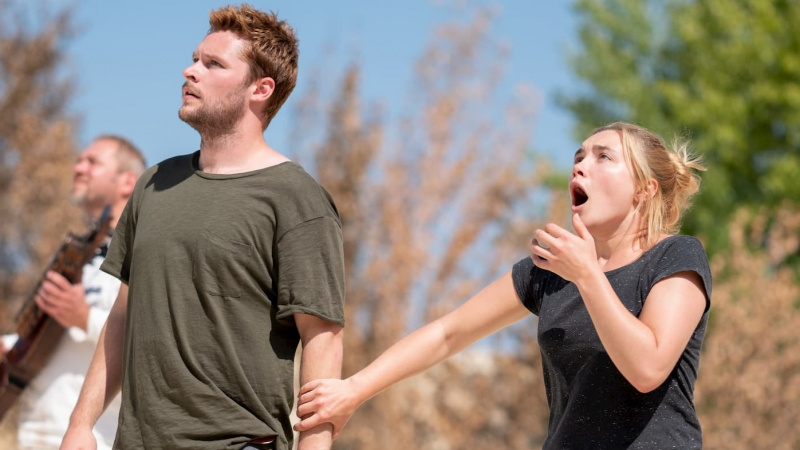  Jack Reynor a Florence Pugh v Midsommare