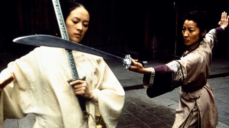   Zhang Ziyi และ Michelle Yeoh Star ใน Ange Lee's 'Crouching Tiger, Hidden Dragon.'