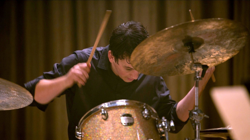   Miles Teller elokuvassa Whiplash