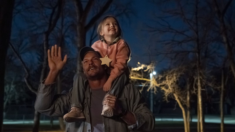 Ordinary Angels yönetmeni Jon Gunn, filmlerinde inanç fikirlerini dengelemek ve 'vaaz verici' olmamak üzerine konuşuyor