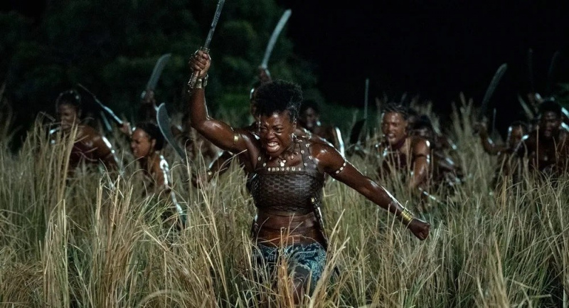   Η Viola Davis τρέχει ως στρατηγός Nanisca στο The Woman King