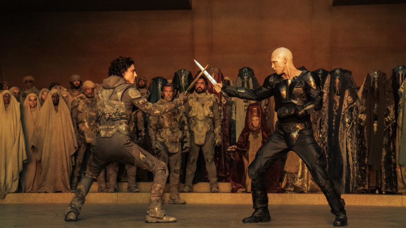   Ο Paul (Timothée Chalamet) και ο Feyd-Rautha (Austin Butler) σταυρώνουν ξίφη στο Dune: Part Two