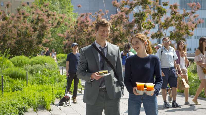   Glen Powell und Zoey Deutch in Set It Up