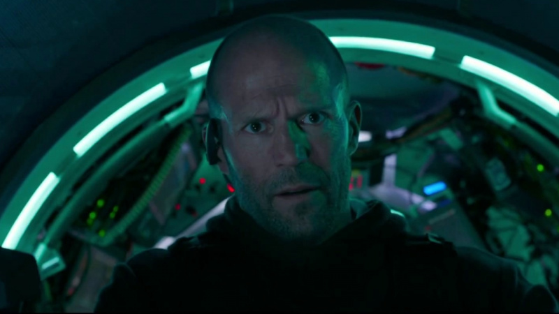  Jason Statham vo filme The Meg.