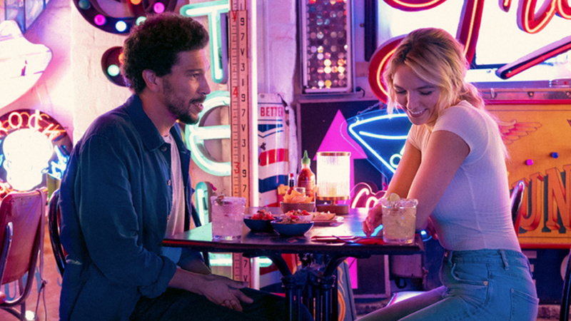   Joel Fry ja Jodie Comer elokuvassa The End We Start From