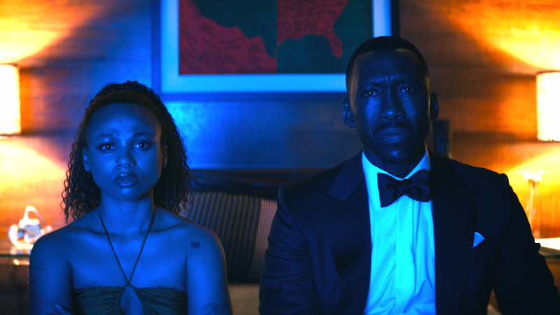   myha'la and Mahershala Ali sit together in Leave the World Behind