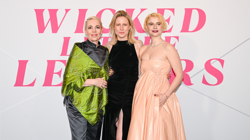   (L-R) Olivia Colman, regizoarea Thea Sharrock și Jessie Buckley participă la premiera europeană Wicked Little Letters