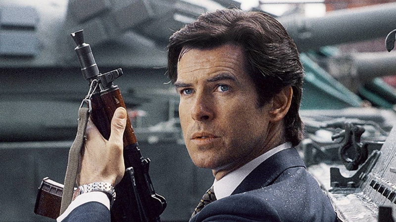   Pierce Brosnan als James Bons.