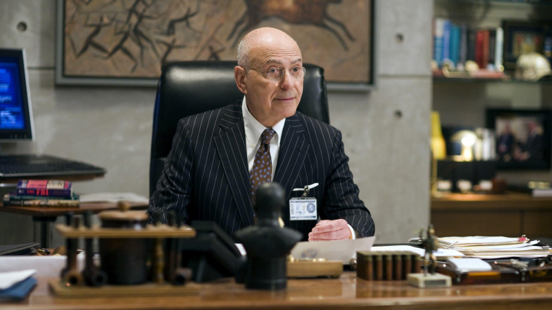   Akıllı Ol filminde Alan Arkin