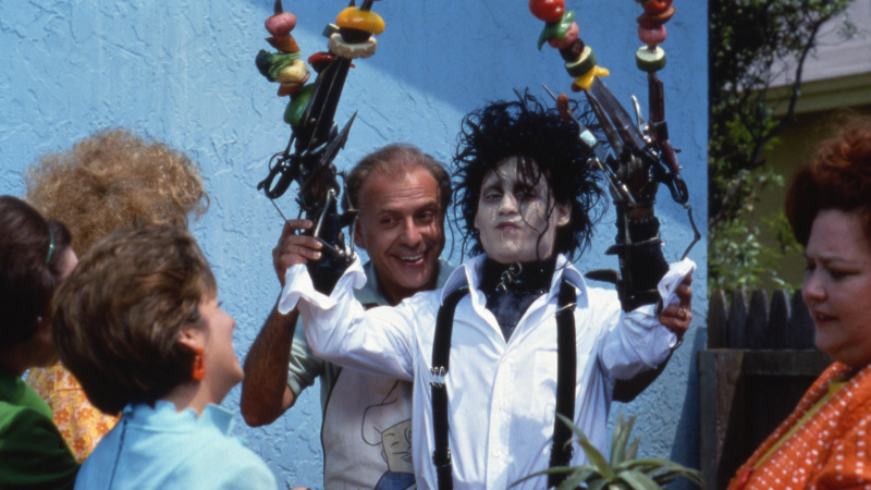   Edward Makas Eller'de Alan Arkin ve Johnny Depp