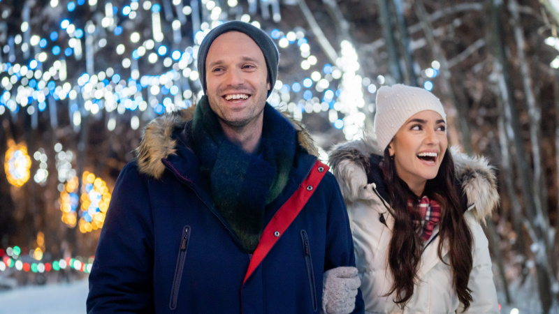   Paniz Zade ve Jake Epstein Sonuna Kadar Gülüyor