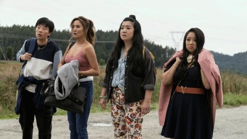   Joy Ride'da Sabrina Wu, Ashley Park, Sherry Cola ve Stephanie Hsu
