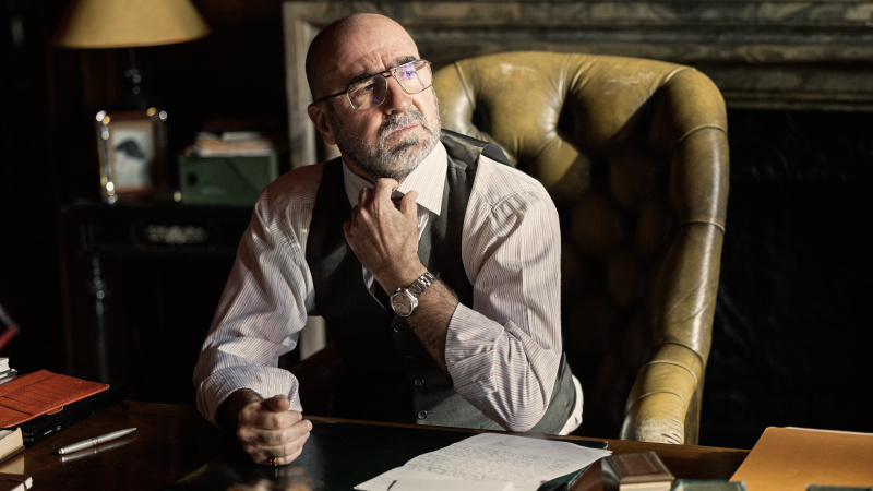   Eric Cantona ca Victor Pastore în AKA