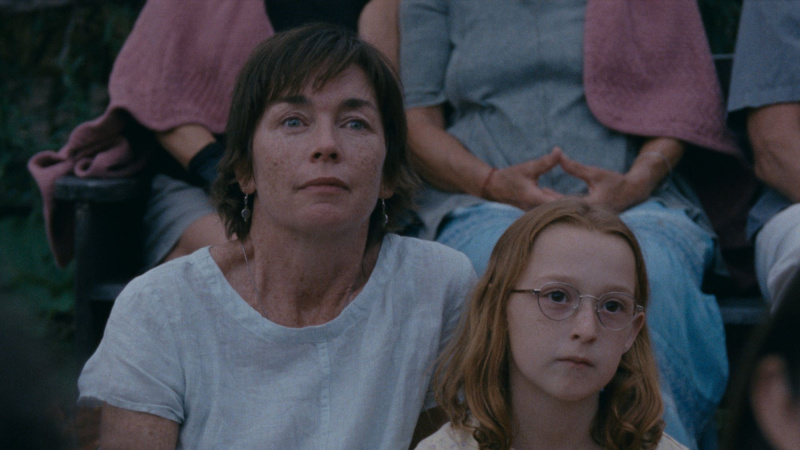 Julianne Nicholson a Zoe Ziegler vo filme Janet Planet