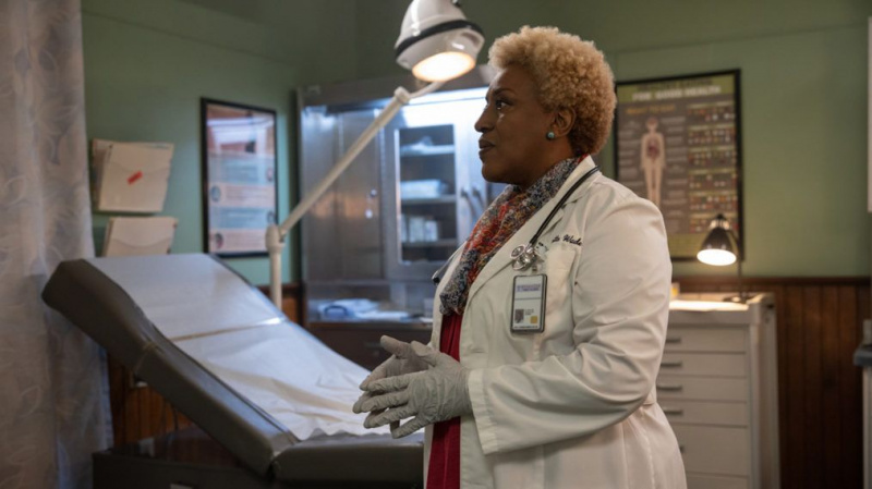 CCH Pounder NCIS Ņūorleānas Loretas koronavīrusa sižets