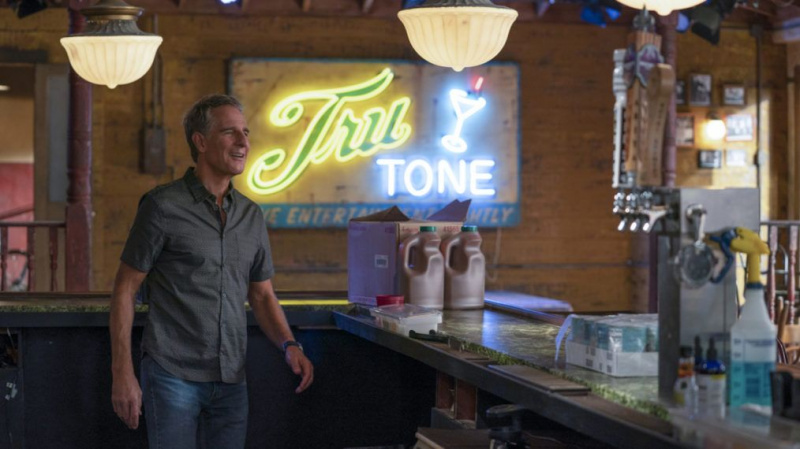 Pride Bar NCIS Nouvelle-Orléans Saison 7 Premiere Scott Bakula