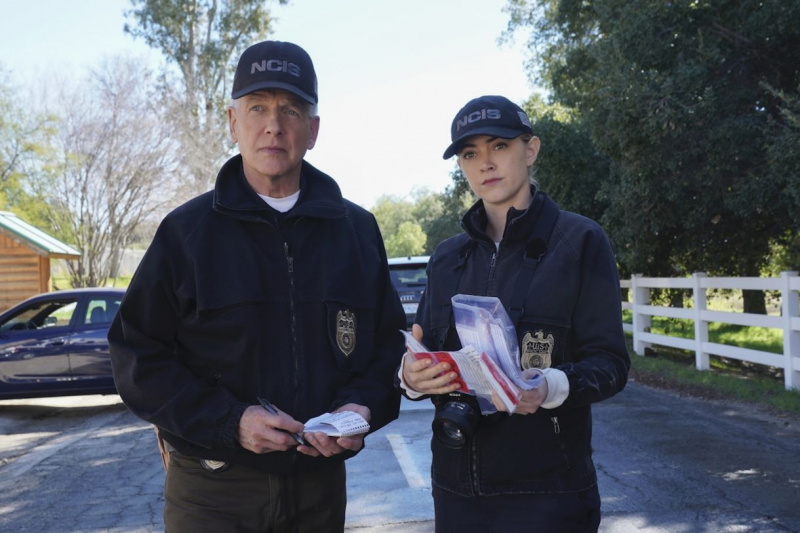 Mark Harmon Emily Wickersham NCIS Season 17 Episode 17 Gibbs Bishp