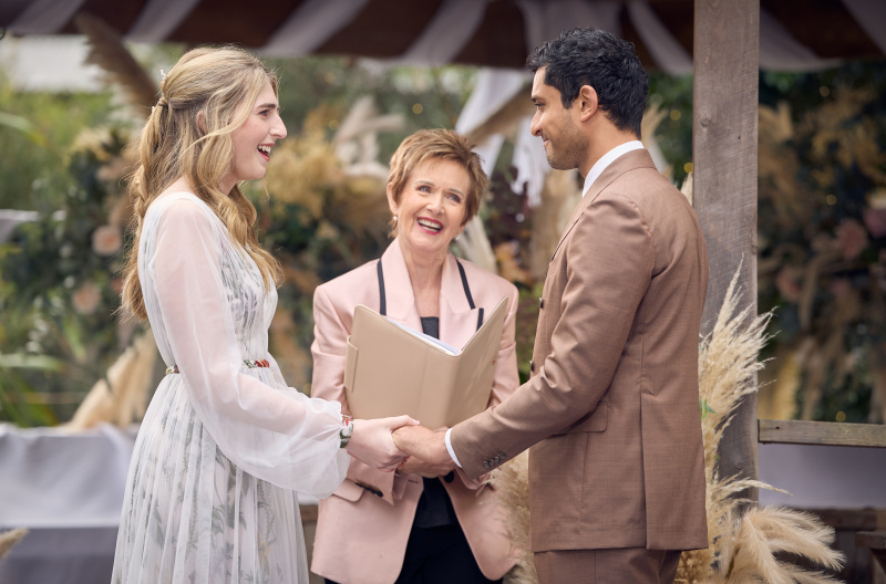   Naapurien spoilerit, Mackenzie Hargreaves, Susan Kennedy, Haz Devkar