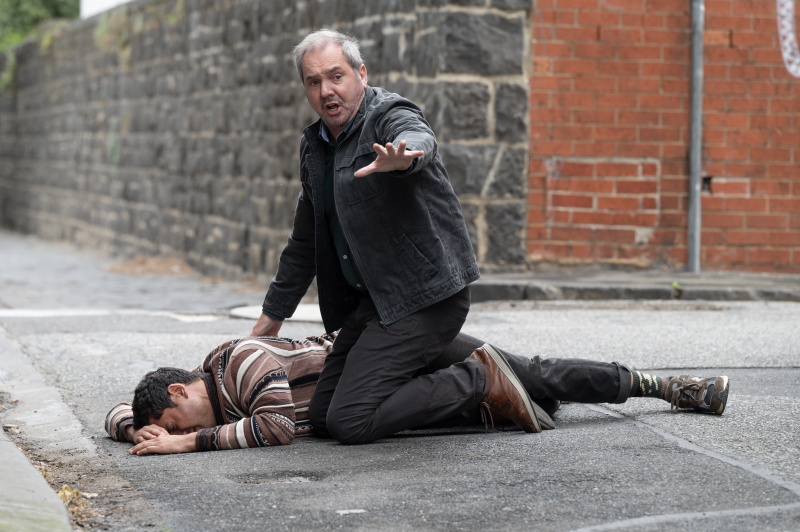   สปอยเลอร์เพื่อนบ้าน Haz Devkar, Karl Kennedy