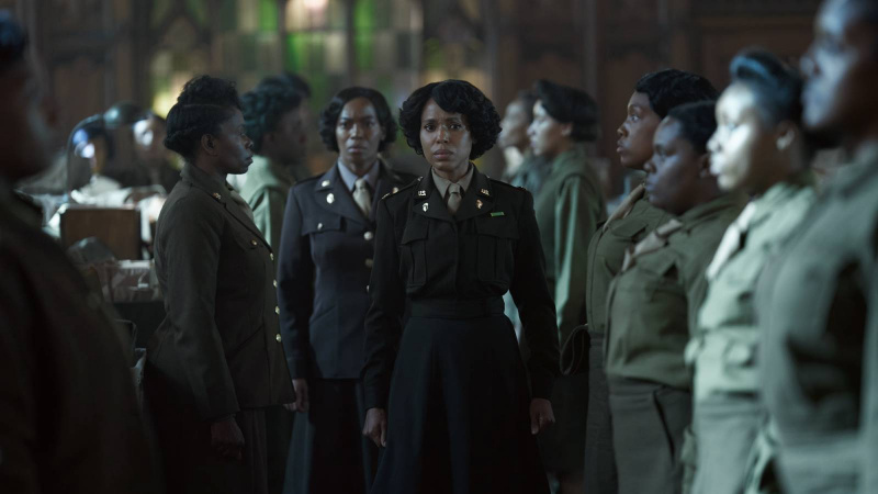 Η Milauna Jackson και η Kerry Washington στο The Six Triple Eight του Netflix