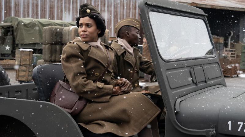   Η Kerry Washington ως Major Charity Adams στο The Six Triple Eight
