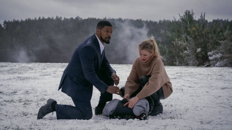 Netflixin kaavion top-elokuva 1 -elokuvalle annetaan rahat Unohdettu Michael Douglas & Kiefer Sutherland Triller