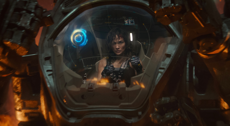   Jennifer Lopez kao Atlas unutar AI stroja.