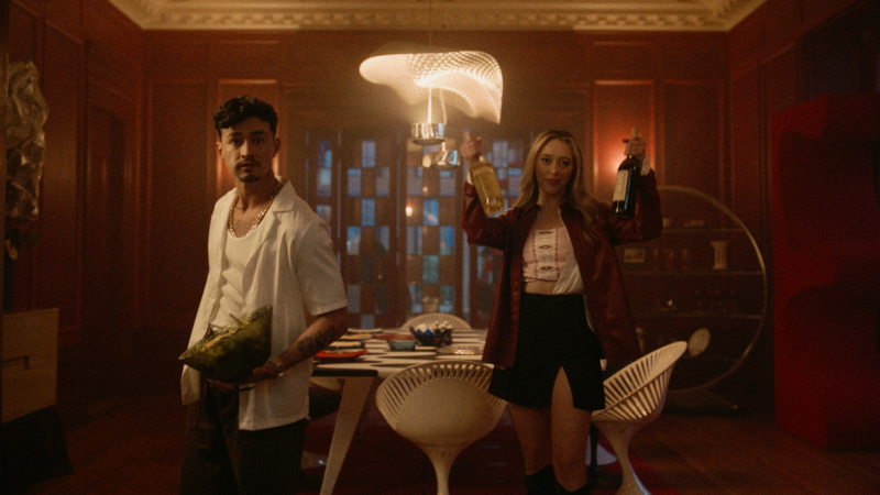   Alycia Debnam-Carey ja Gavin Leatherwood Netflixissä's It's What's Inside