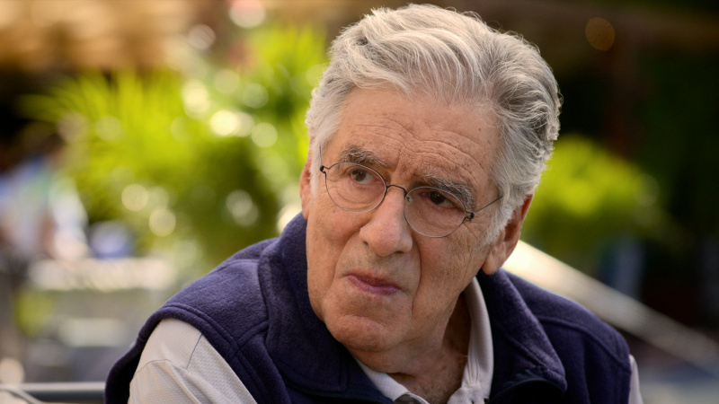   Elliot Gould, The Lincoln Lawyer'ın 2. sezonunda gözlüklü Legal Siegel rolünde
