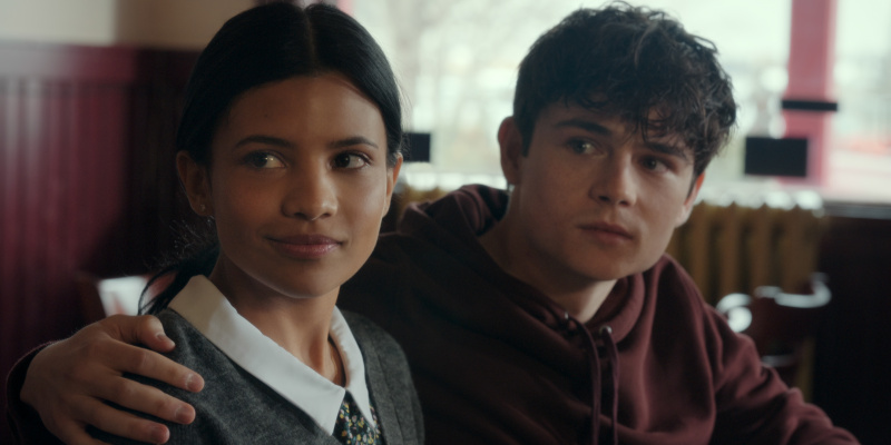 Nikki Rodriguez) et Ashby Gentry dans Ma vie avec les Walter Boys.