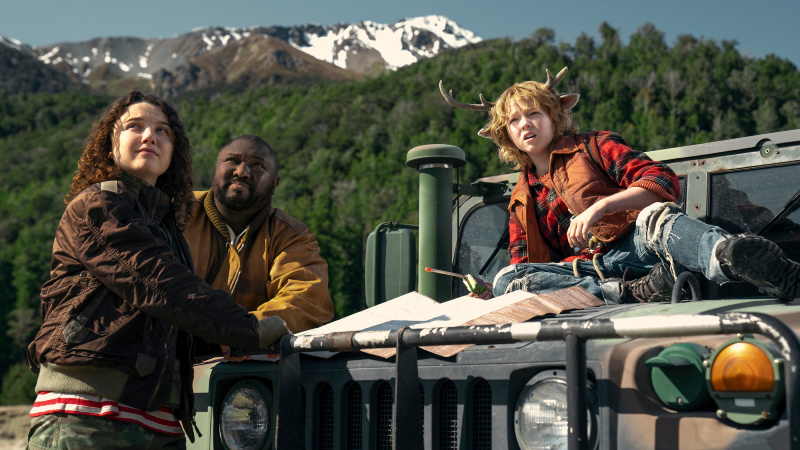   Christian Convery, Nonso Anozie i Stefania LaVie Owen u 3. sezoni Sladokusaca