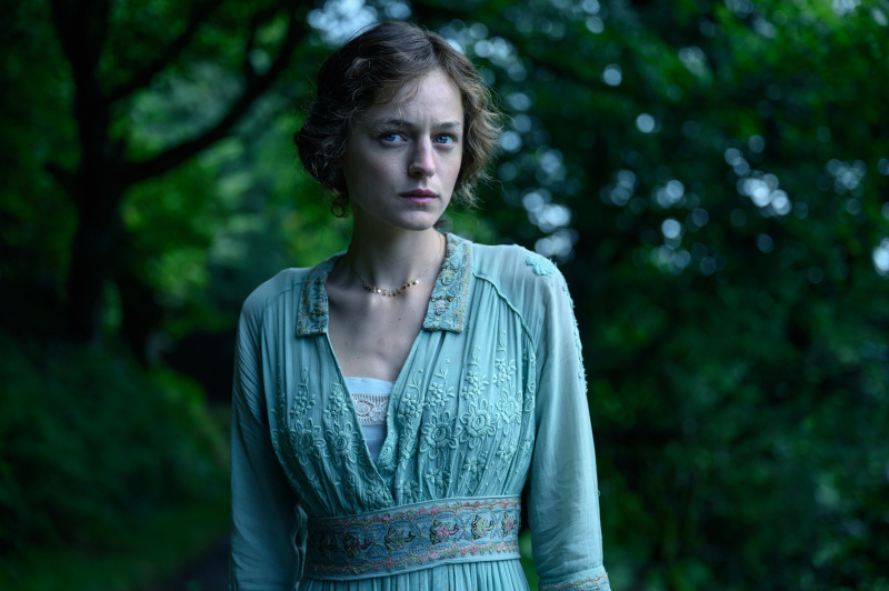   Emma Corrin Leydi Chatterley olarak