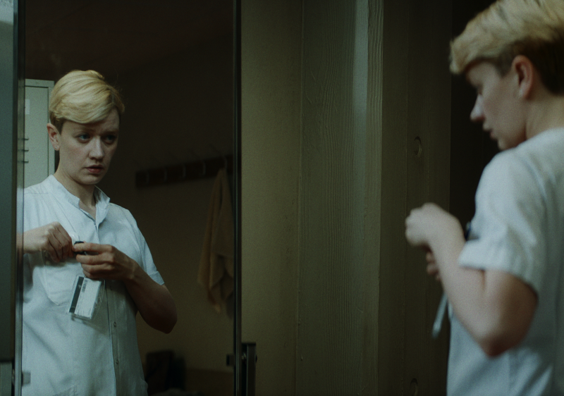   La enfermera está protagonizada por Fanny Louise Bernth como Pernille.
