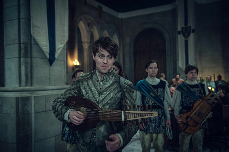   Joey Batey เป็น Jaskier ใน The Witcher