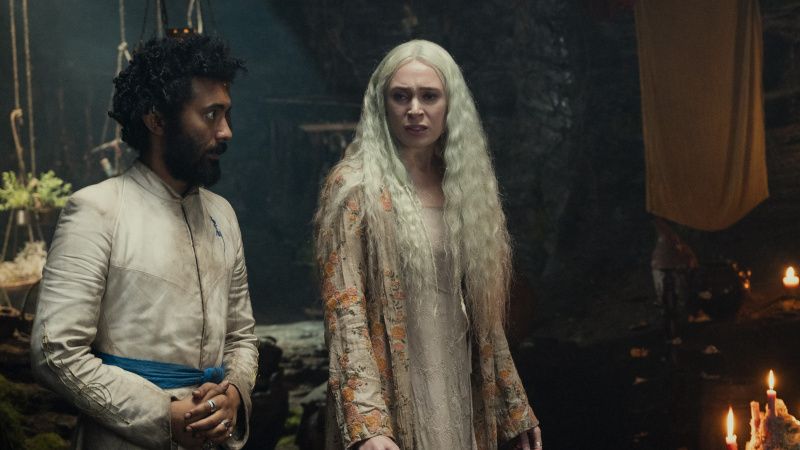   Zach Wyatt และ Lizzie Annis ใน The Witcher: Blood Origin