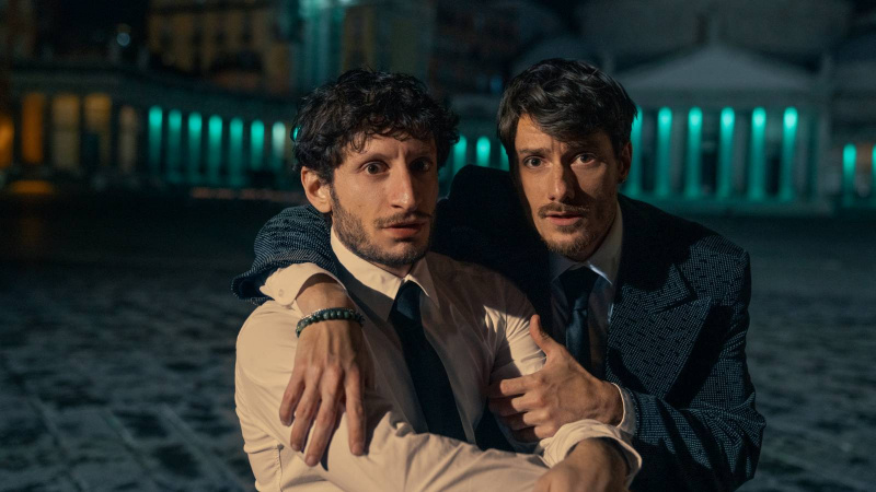   Винченцо Немолато и Антонио Фоллетто на Netflix's The Love Scam.