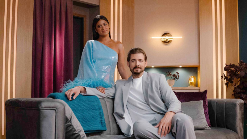   Хозяева Netflix's Love is Blind Germany.