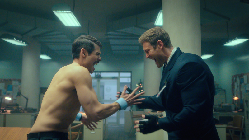   David Castaneda ve Tom Hopper, The Umbrella Academy'nin 4. sezonunda.