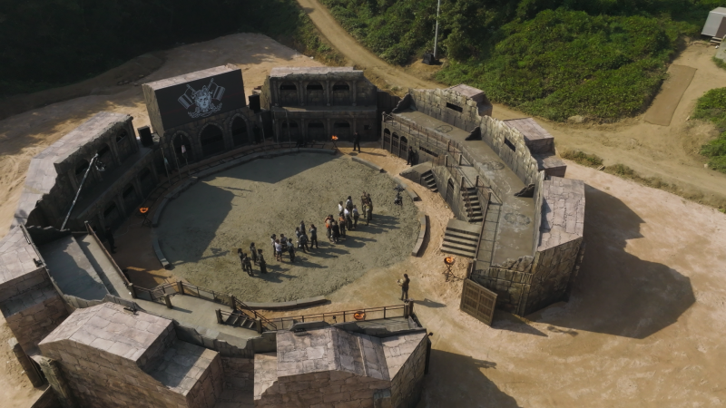   ภาพนิ่งจากบนลงล่างของอาคารใน Siren: Survive the Island
