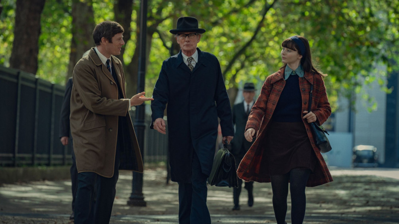   James Norton, Bill Nighy ja Thomasin McKenize elokuvassa Joy