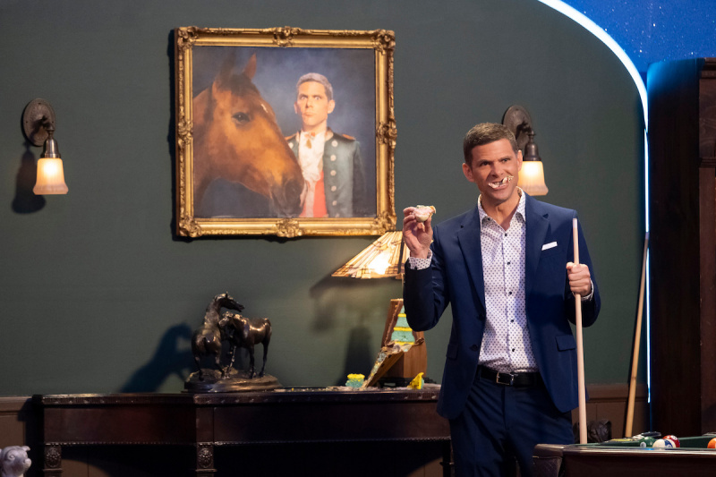   Est-ce l'hôte de Cake, Mikey Day ?